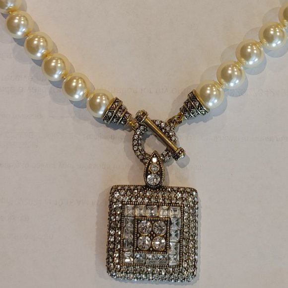 Heidi Daus Swarovski Crystal Necklace with toggle closure - Picture 14 of 16